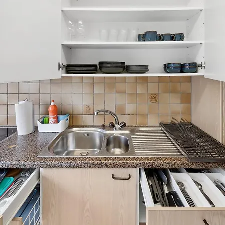 Cozy 2 Bedroom In Zürih