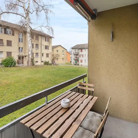 Cozy 2 Bedroom In * ציריך